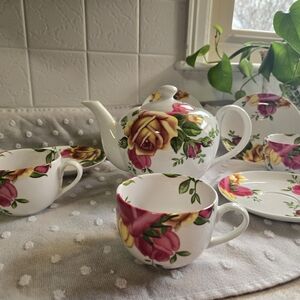 RARE Royal Albert Country Rose" Tea Set - Teapot, Cups & Saucers - Pristine